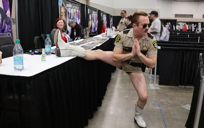 PHOTOS | Cool Cars & Celebs at Indiana Comic Con 2025